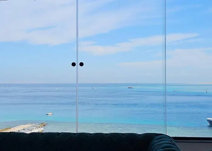 Sea View Penthouse Sea Front Center 11 *